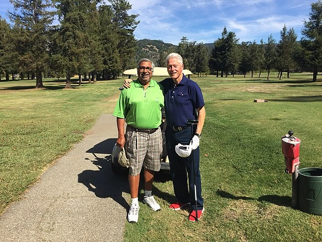 Vinod_Gupta_with_President_Bill_Clinton