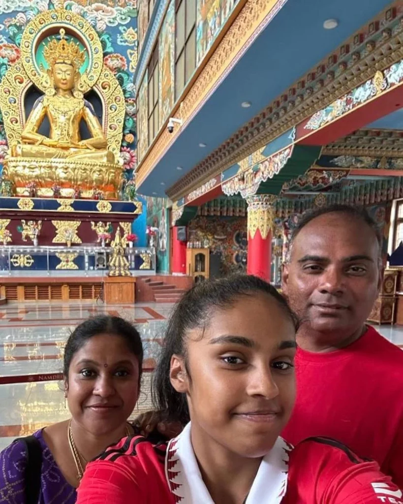 Prithika Pavade with her parents