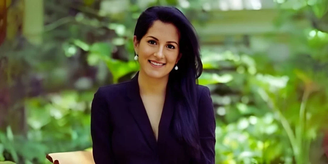 When Lauren Sanchez, wife of Amazon founder Jeff Bezos, surprised Namrata Karad with her Ahikoza pick