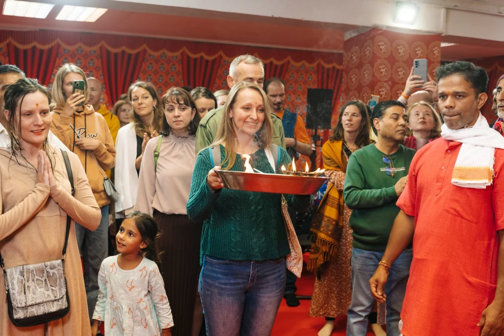 Aarti during Ganesh Utsav in Moscow