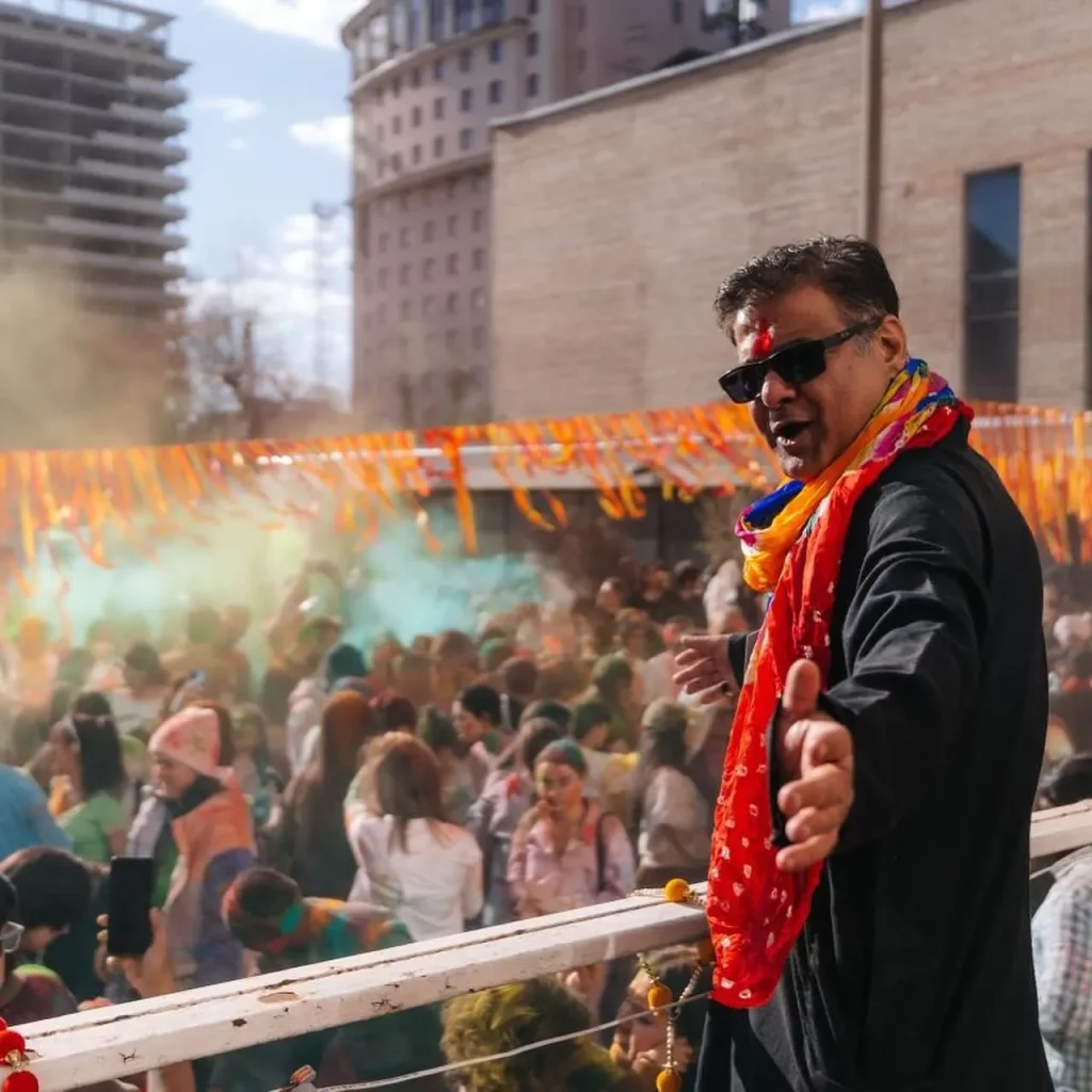 Sammy Kotwani durini Holi celebration in Russia
