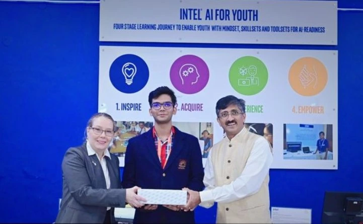 Ashish with Sara Kemp, Vice President, Intel Government Affairs and Gokul V Subramaniam. Intel India President